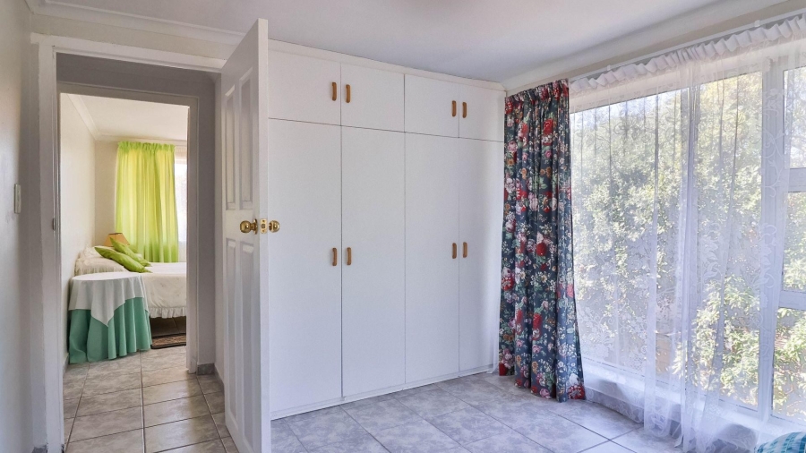 6 Bedroom Property for Sale in De Kelders Western Cape